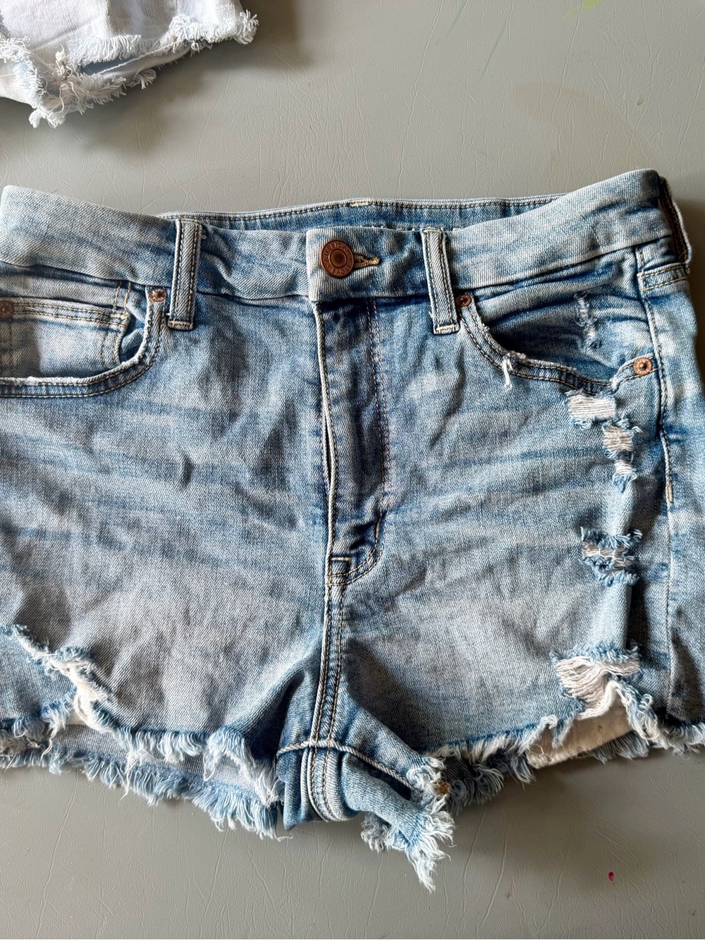 American Eagle Super Stretch Denim Size 6 Distressed frayed Ladies Jean shorts